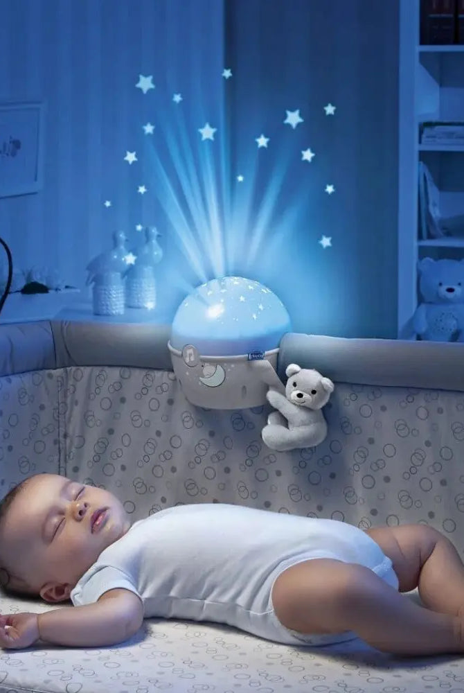 Chicco Next 2 Stars Neutral Projector shining while baby sleeps – rent in Panama