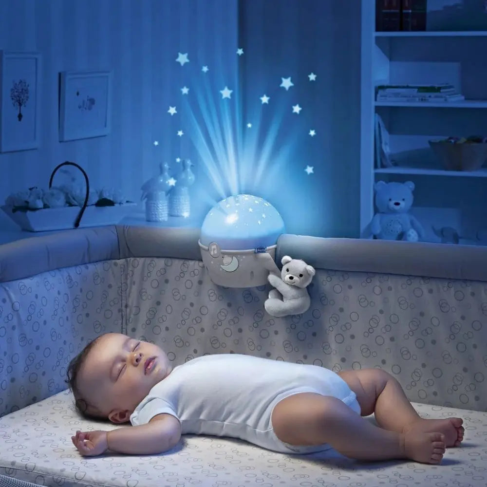 Chicco Next 2 Stars Neutral Projector shining while baby sleeps – rent in Panama